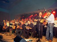 Marins du Cotentin - Choristes et musiciens en parfaite harmonie.jpg